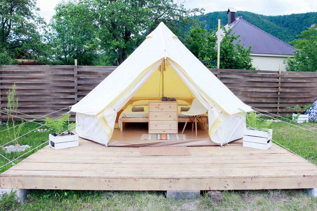 Palatka. Глэмпинг палатка Хаус Гуамка. Глэмпинг Гуамка. Гостиничный палатки. Шатер Camping House Box Tour.