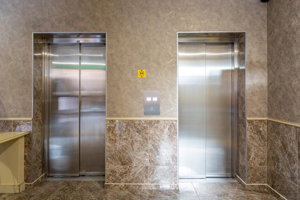 Лифты для доступа к верхним этажам