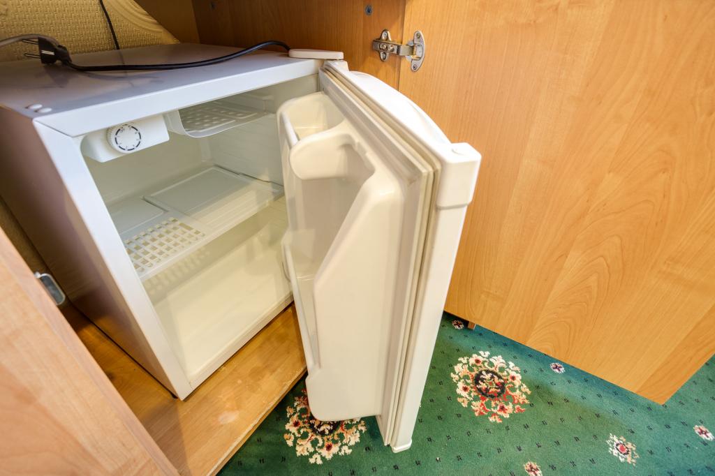 мини-холодильник в номерах  с общей ванной комнатой