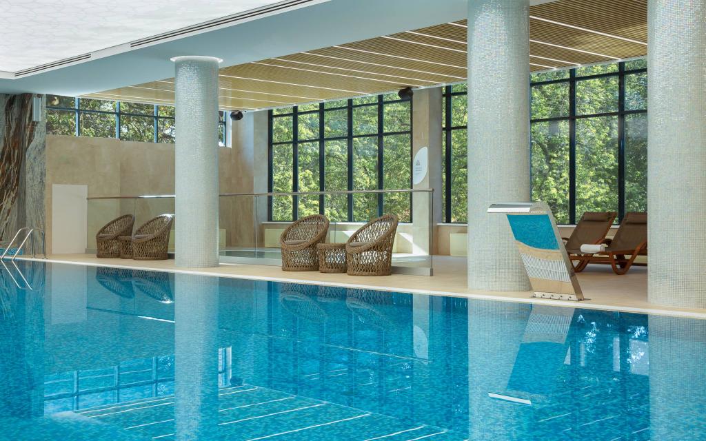 Palmira Garden, крытый панорамный бассейн в SPA-центре отеля