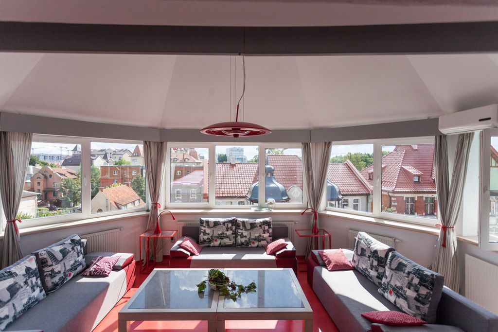 Апартаменты двухкомнатные, спальня +зал с камином Башня