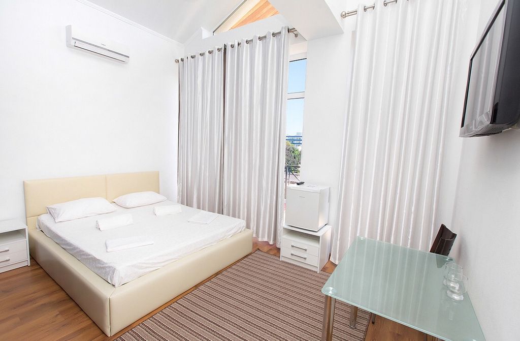 Двухместный номер с 1 кроватью улучшенный с балконом