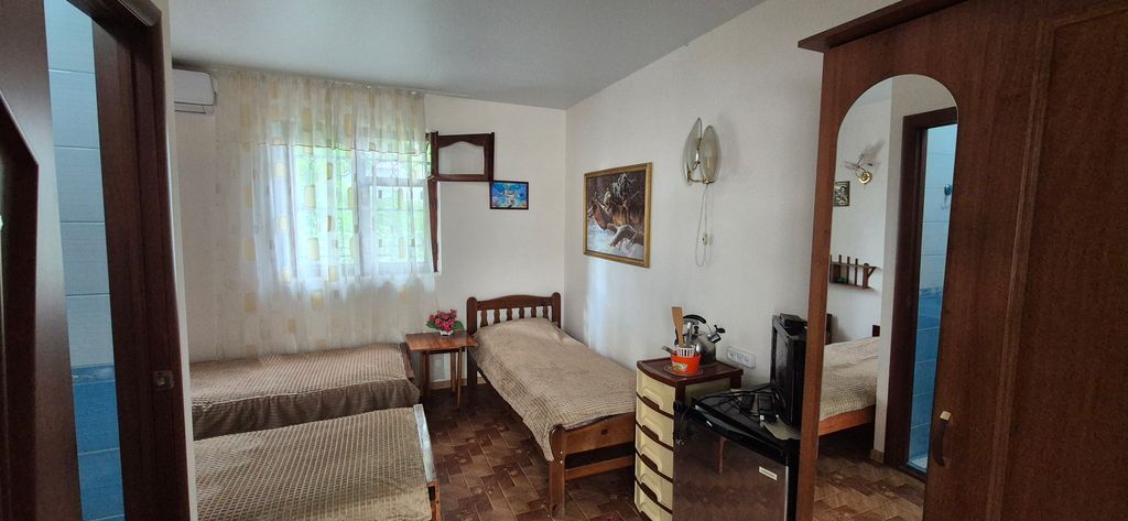 Трёхместный номер стандарт 2/4