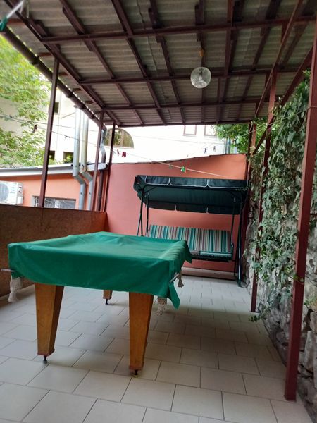 Отдельная терраса с бильярдом,  качели