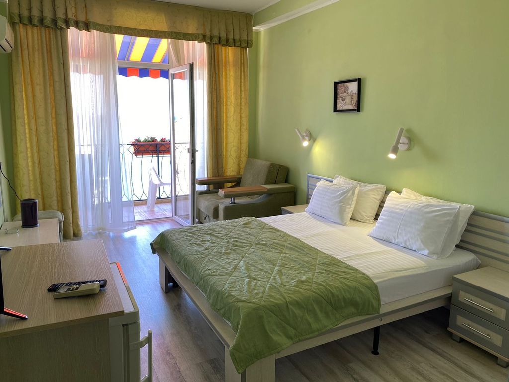 Трёхместный номер корпус 3: полулюкс южный