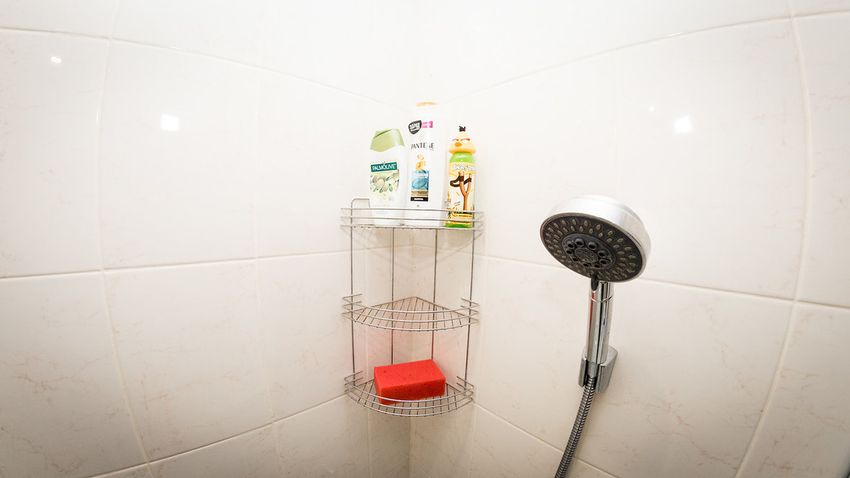 Шампунь, мочалка, гель для душа