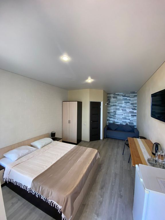 Трёхместный номер полулюкс с видом на море