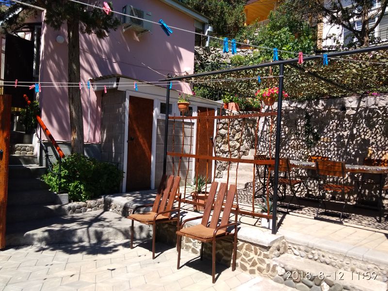 Два туалета.