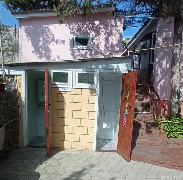 Два душа. Горячий и летний.