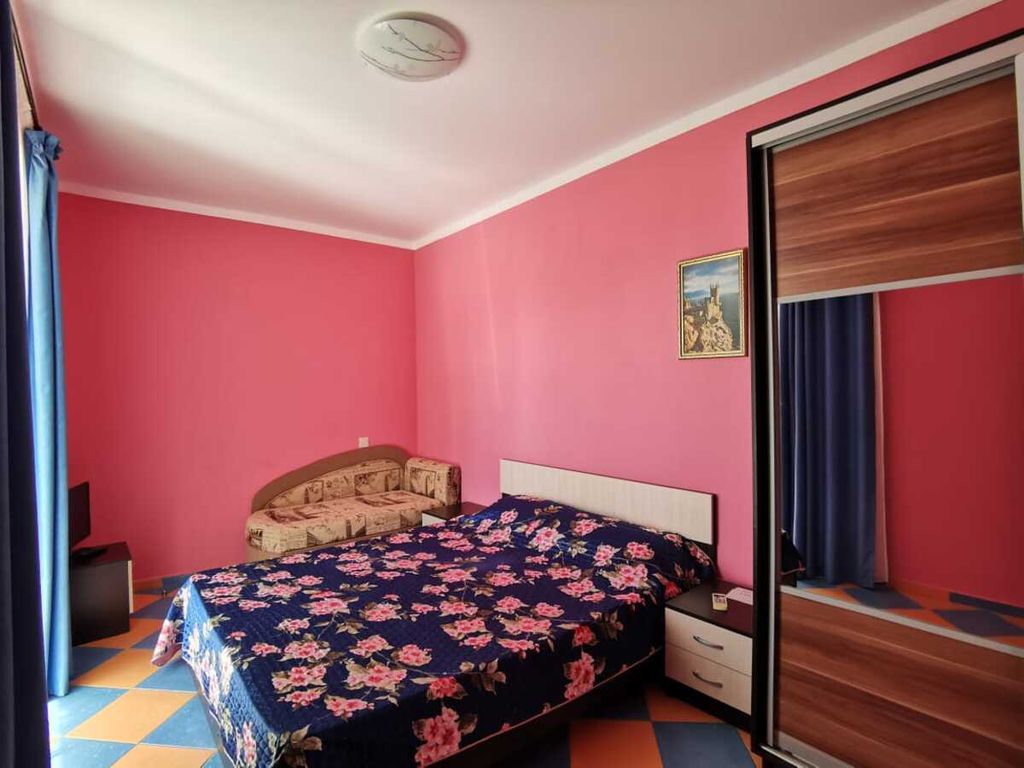 Трёхместный номер с видом на море