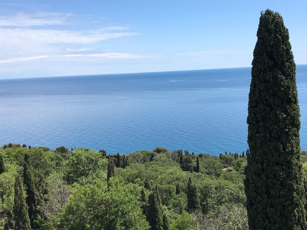 Снять посуточно недвижимость в Алупке на улице Ялтинская, д 13 - База  недвижимости ГородКвадратов.ру