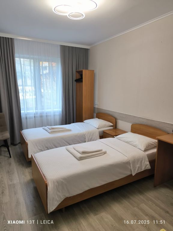 Двухместный номер с 2 отдельными кроватями С двумя односпальными кроватями и рабочим местом "Эконом"