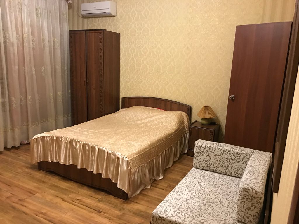 Трехместный номер улучшенный с балконом.