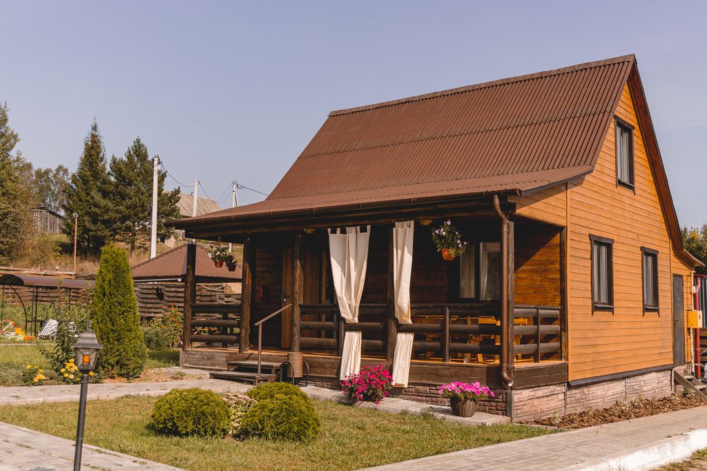 Дом с видом на монастырь