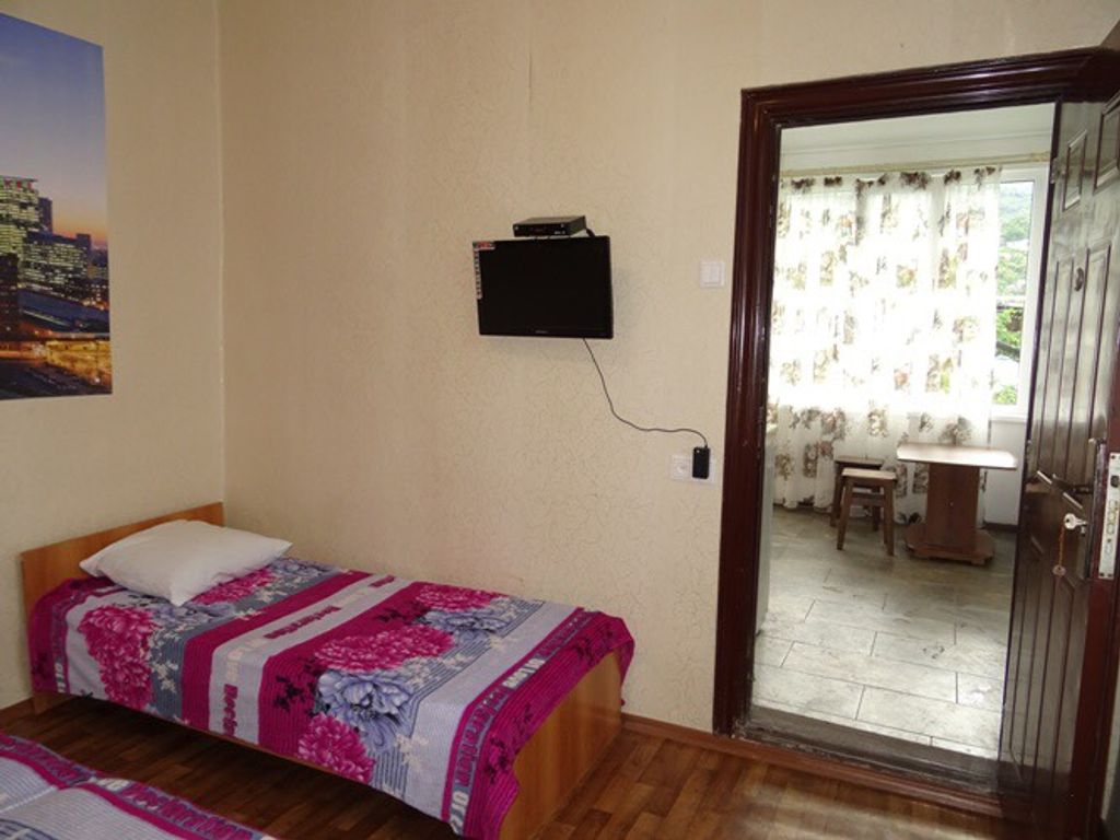 Трёхместный номер люкс с видом на горы