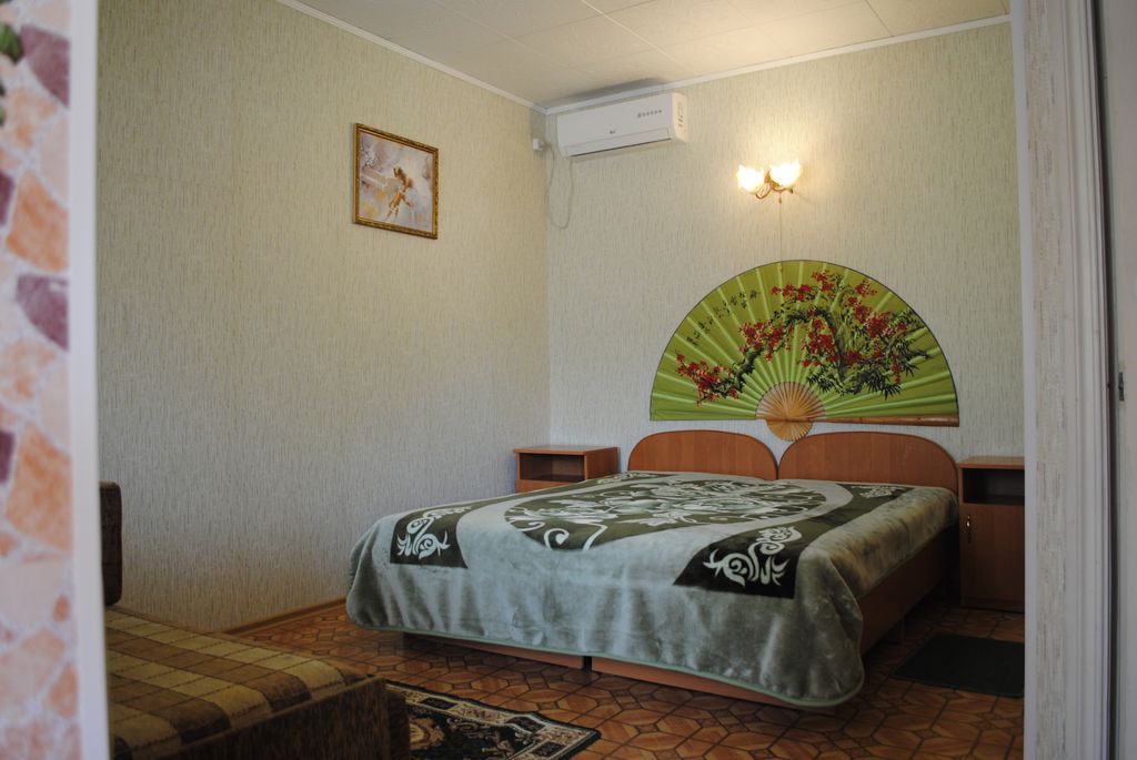 Трёхместный номер стандарт с видом на горы