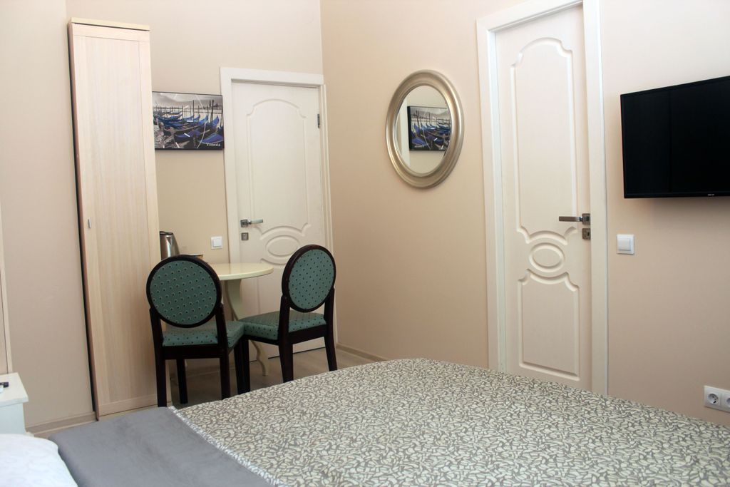 Двухместный номер с 1 кроватью улучшенный с окном (1)