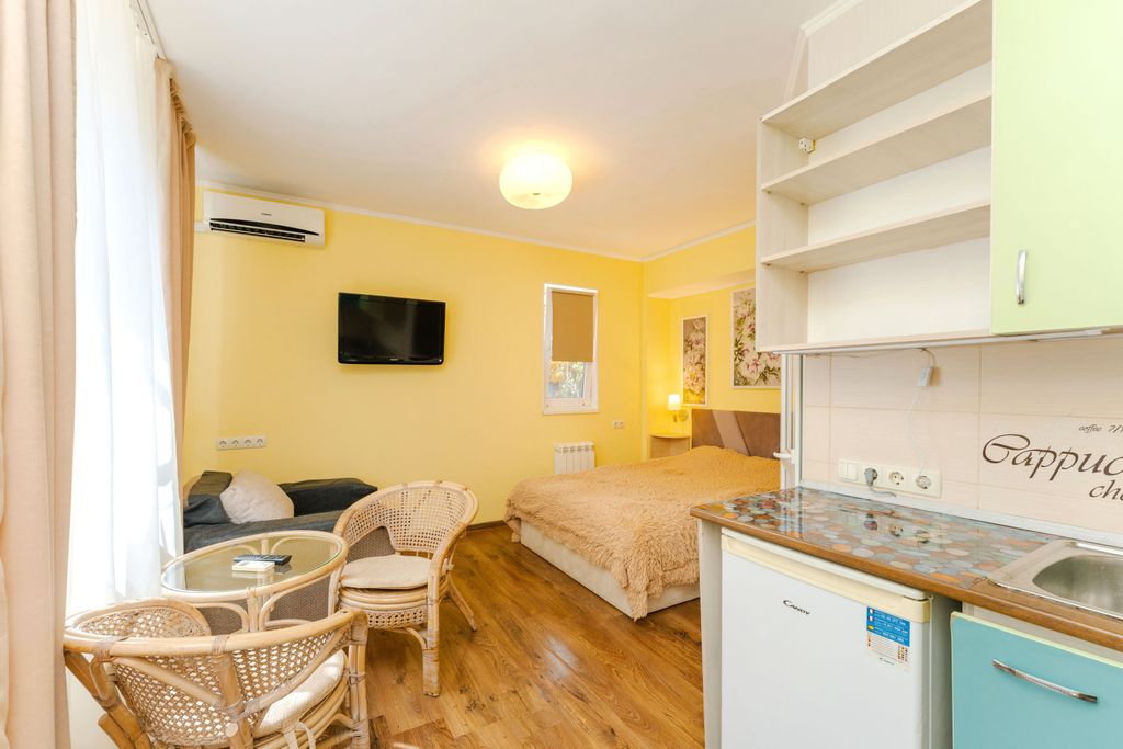 Двухместный номер с 1 кроватью Номер-студио с кухней и двориком "Ласточка"