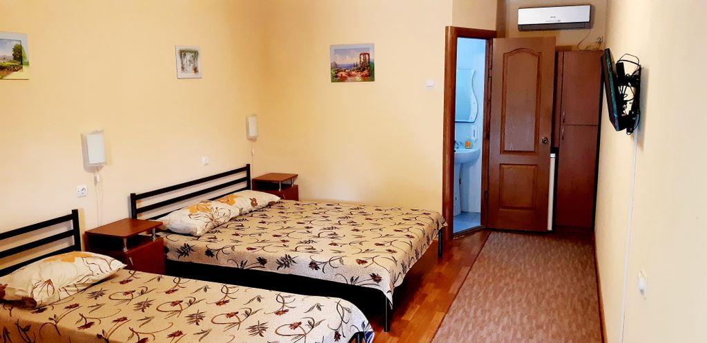 Трёхместный номер Комфорт с индивидуальной беседкой