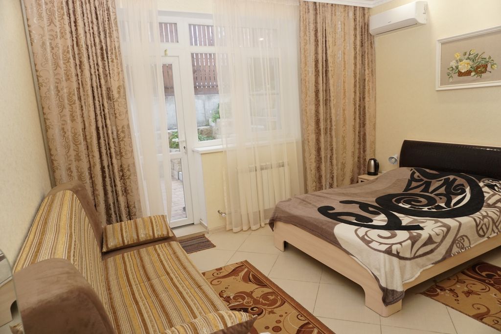 Трёхместный номер уютный Петр