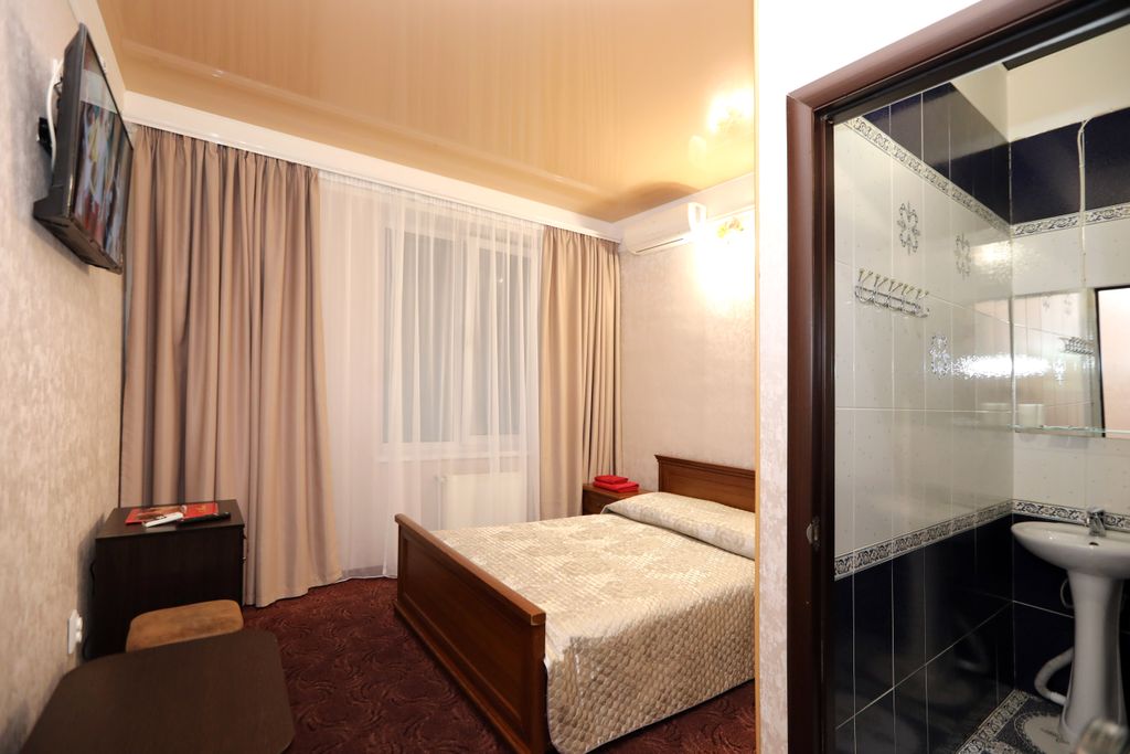 Двухместный номер с 1 кроватью №5 стандартный с двуспальной кроватью