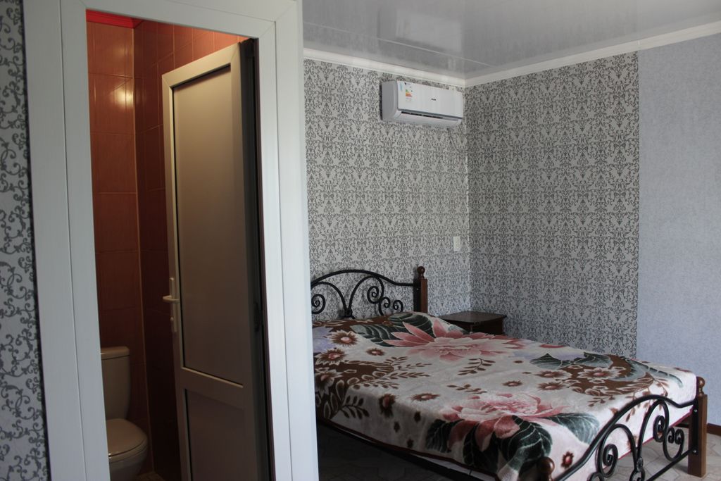 Трёхместный номер улучшенный стандарт с террасой