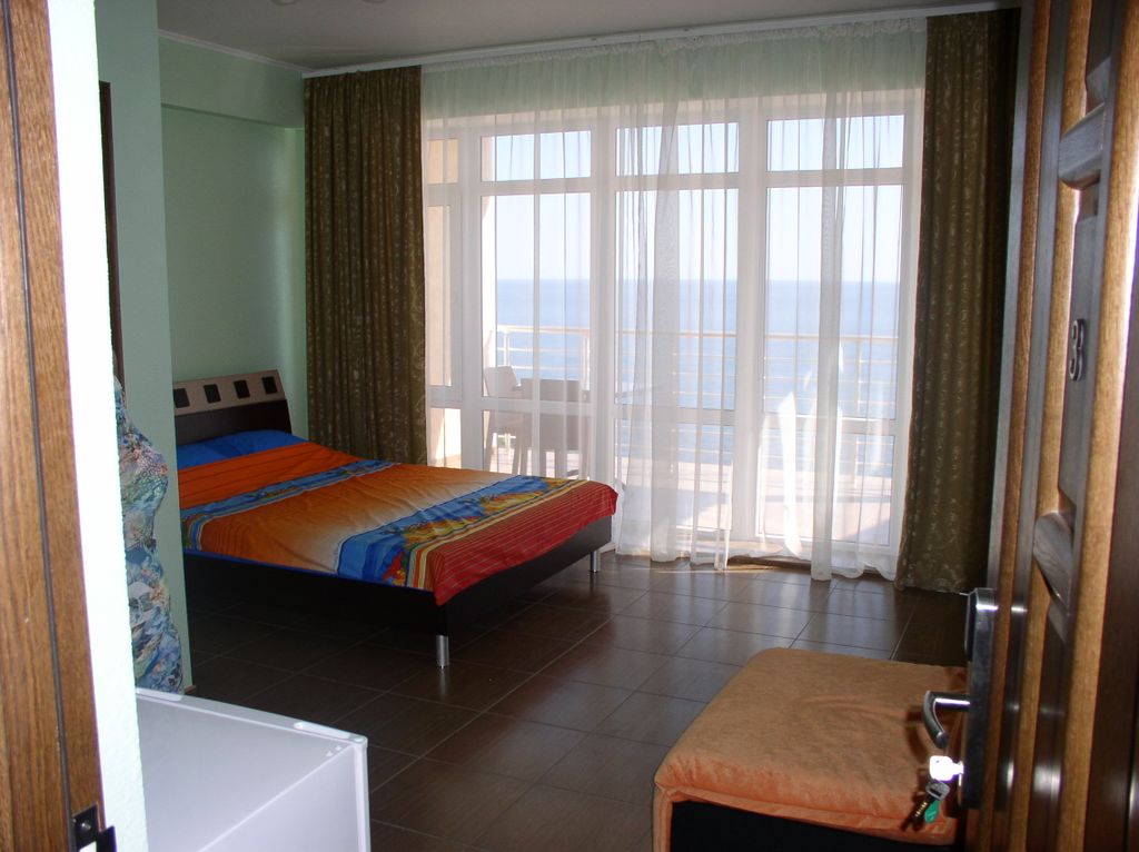 Трёхместный номер с видом на море, большой балкон с мебелью №3