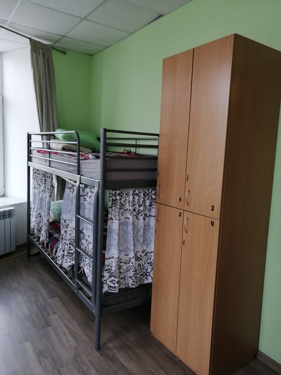 Многоместный мужской номер с общей ванной комнатой