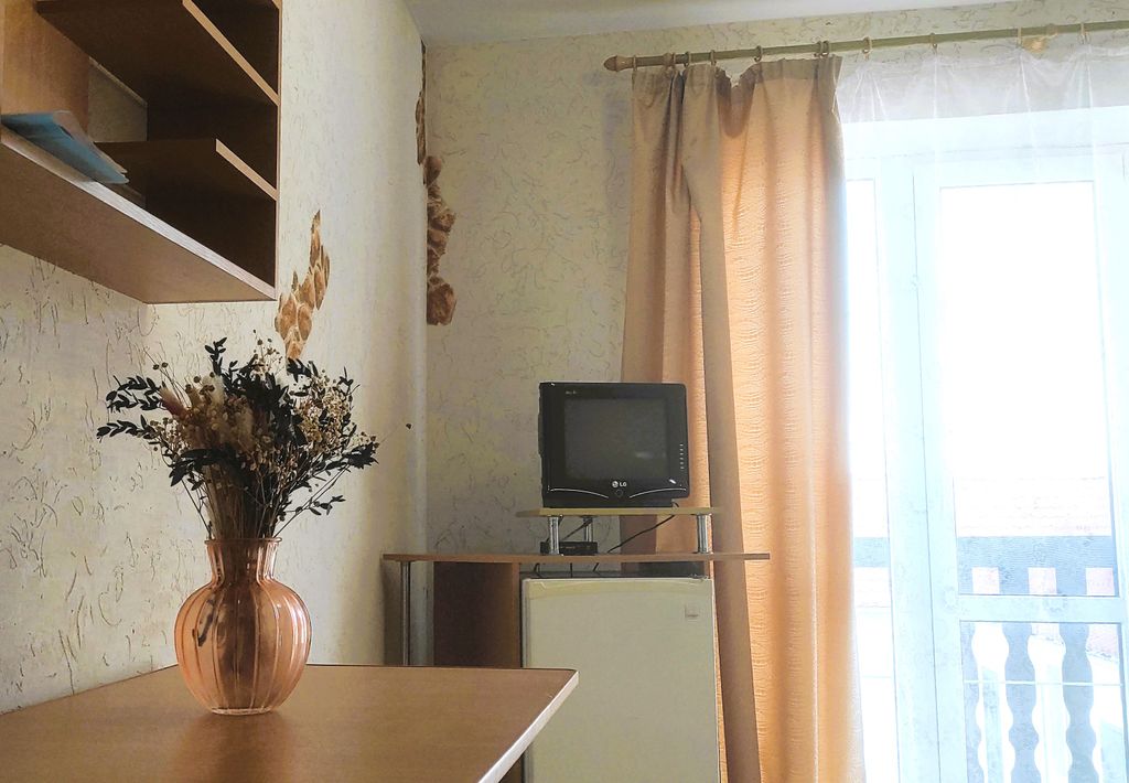 Двухместный номер с 2 отдельными кроватями экономичный с французским окном и видом на бассейн