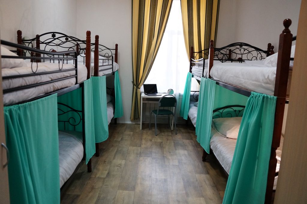 Многоместный женский номер 8-ми местный номер для женщин №1 первый ярус