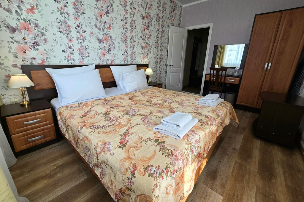 Двухместный номер с 1 кроватью 1-2 местный с двуспальной кроватью