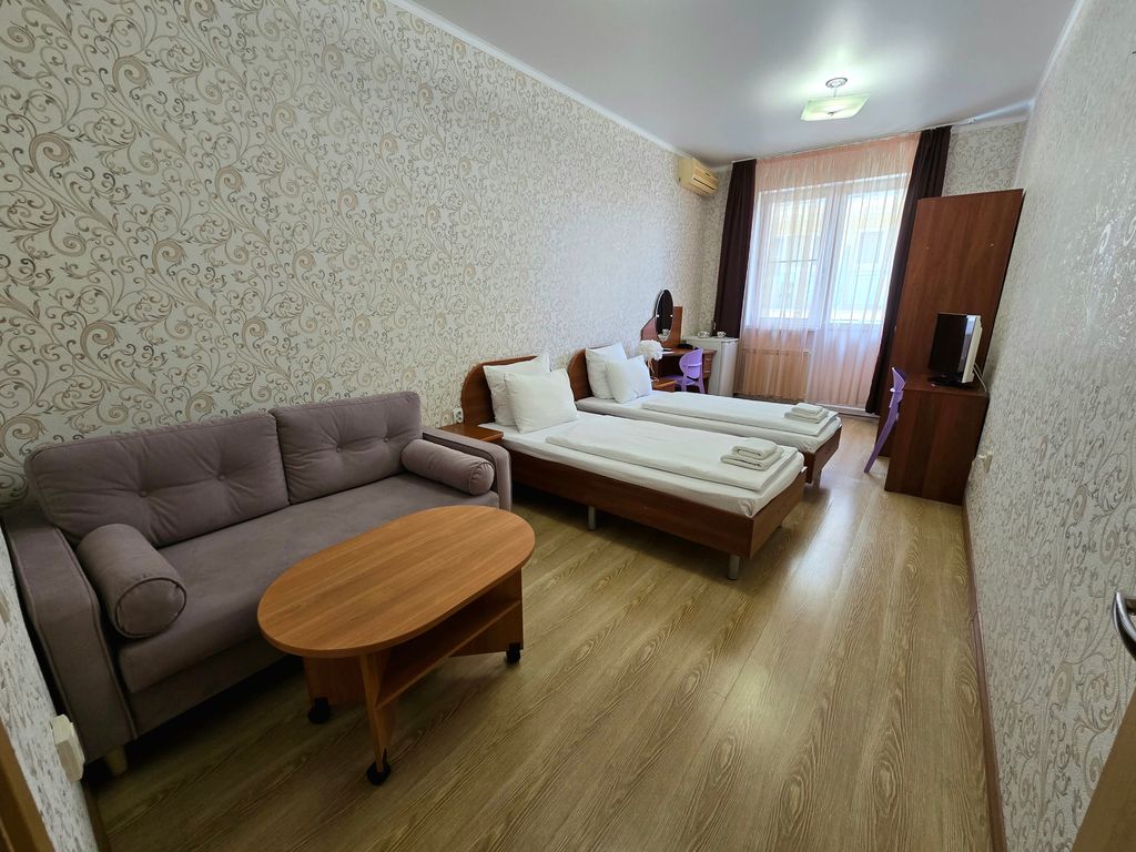 Двухместный номер с 2 отдельными кроватями с дополнительным местом