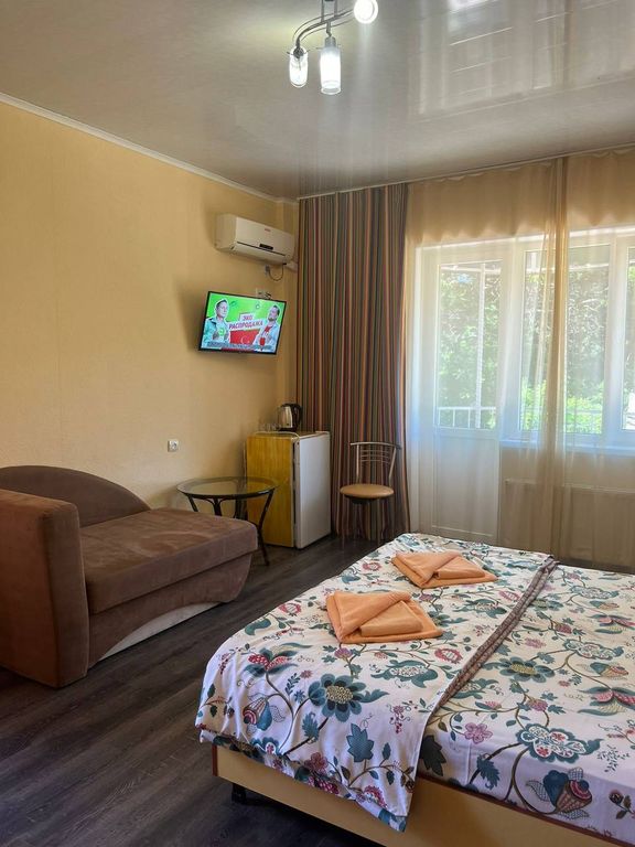 Трёхместный номер комфорт с балконом