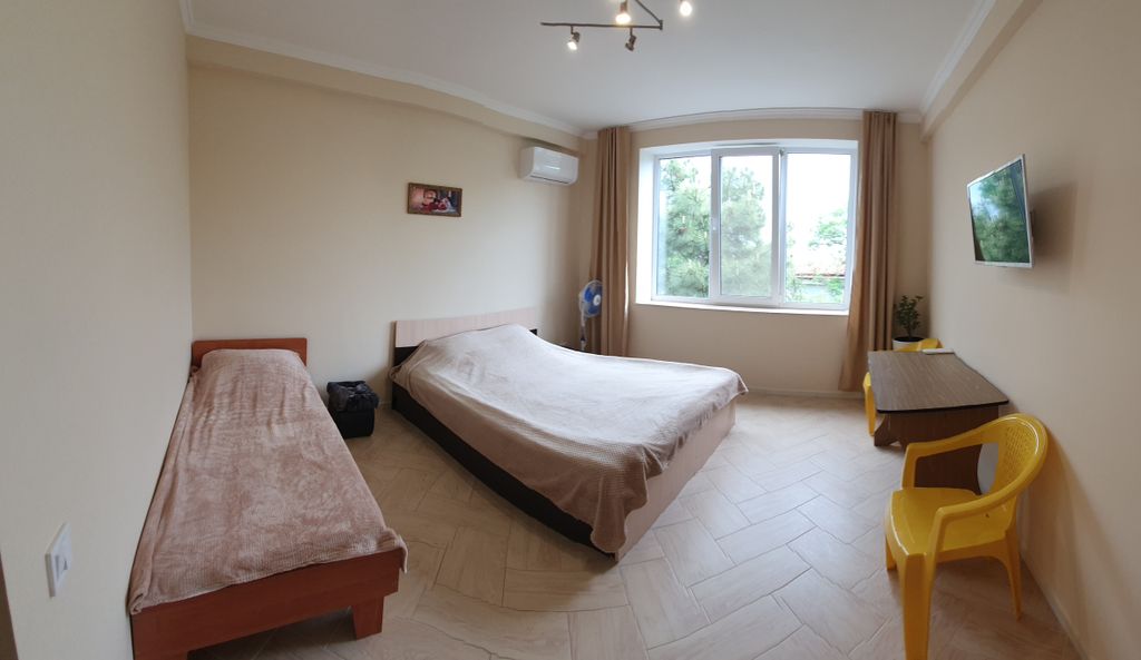 Трёхместный номер стандарт с видом на горы