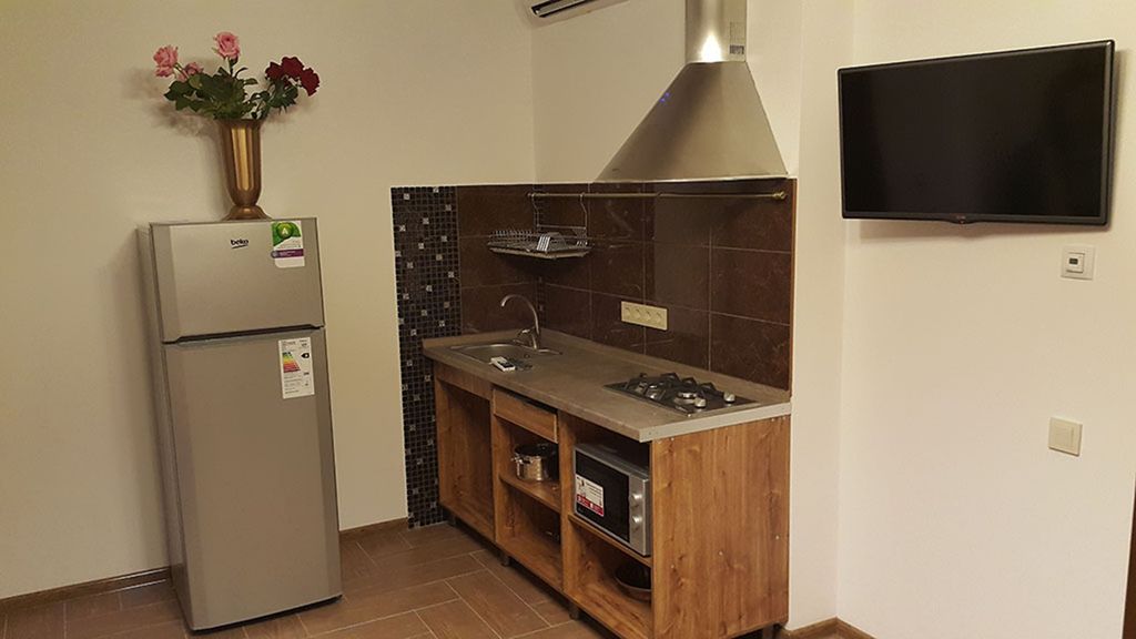 Трёхместный номер люкс с шикарным видом с балкона на море и горы