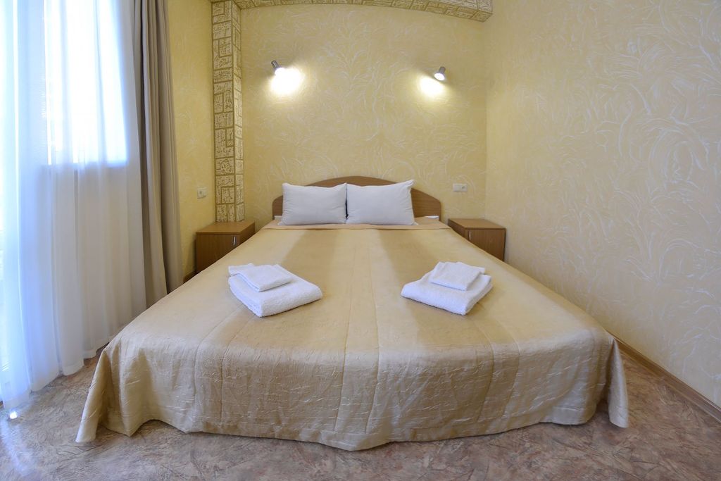 Четырёхместный номер эконом с видом на горы