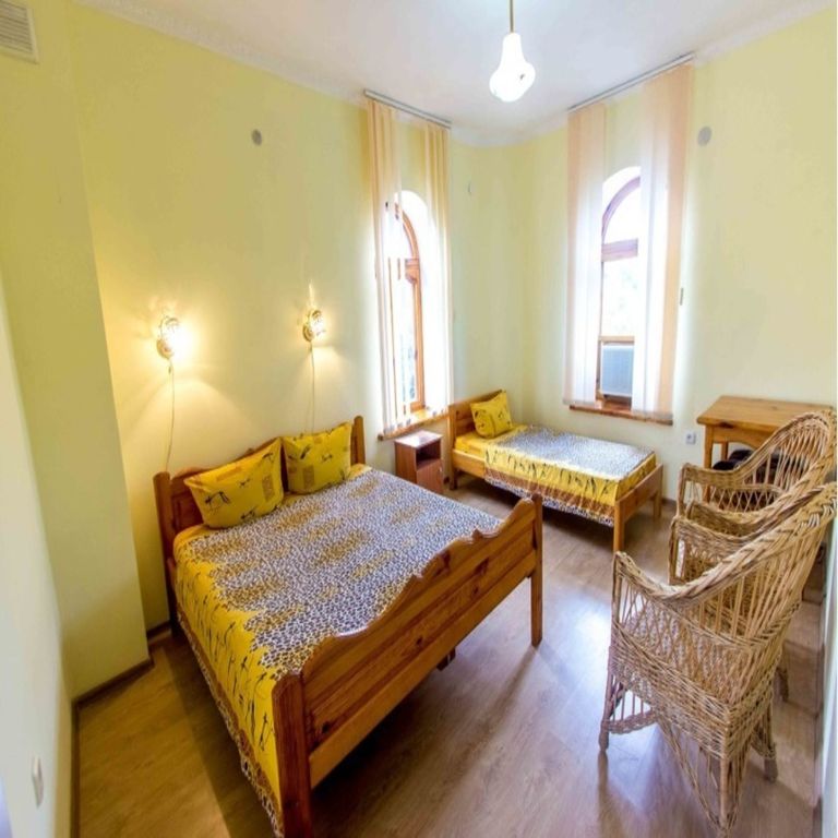 Стандарт с видом на город