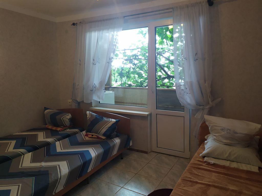 Четырёхместный номер стандарт с видом на горы