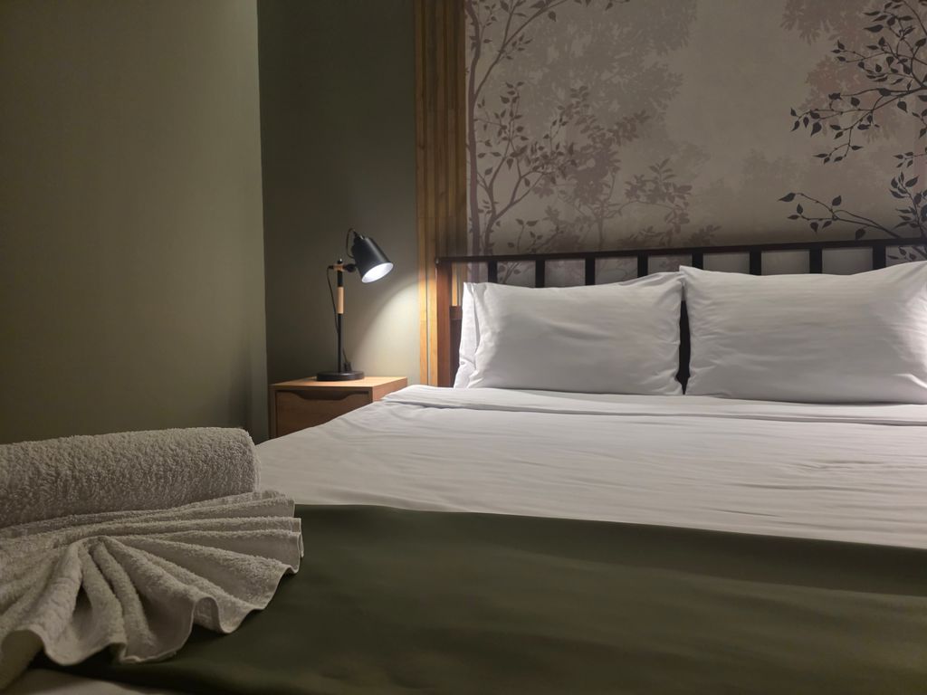 Двухместный номер с 1 кроватью большой с двуспальной кроватью и диванчиком