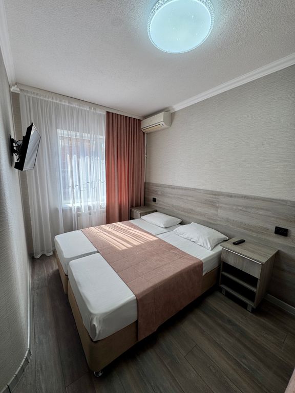 Трёхместный номер стандарт с видом на город