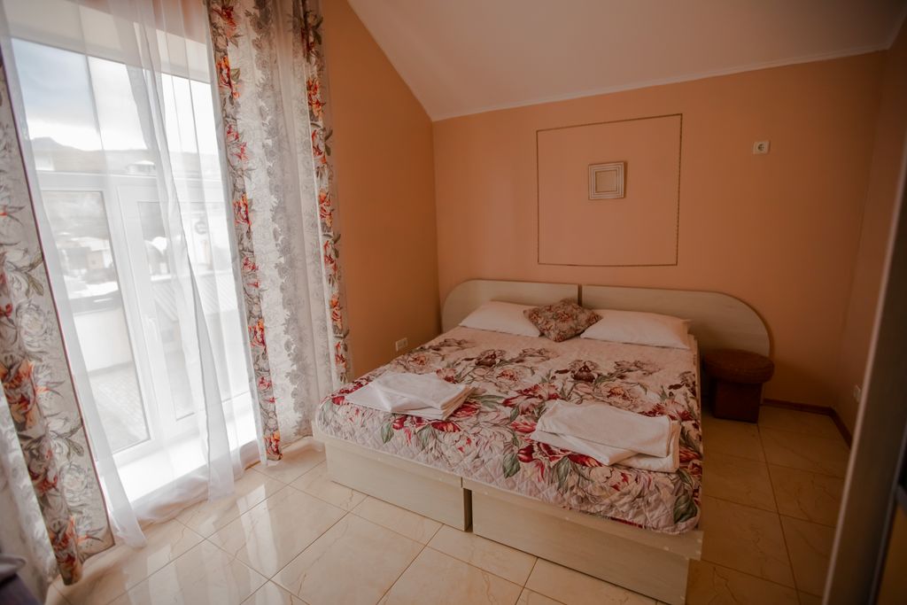 Трёхместный номер с кухней и балконом