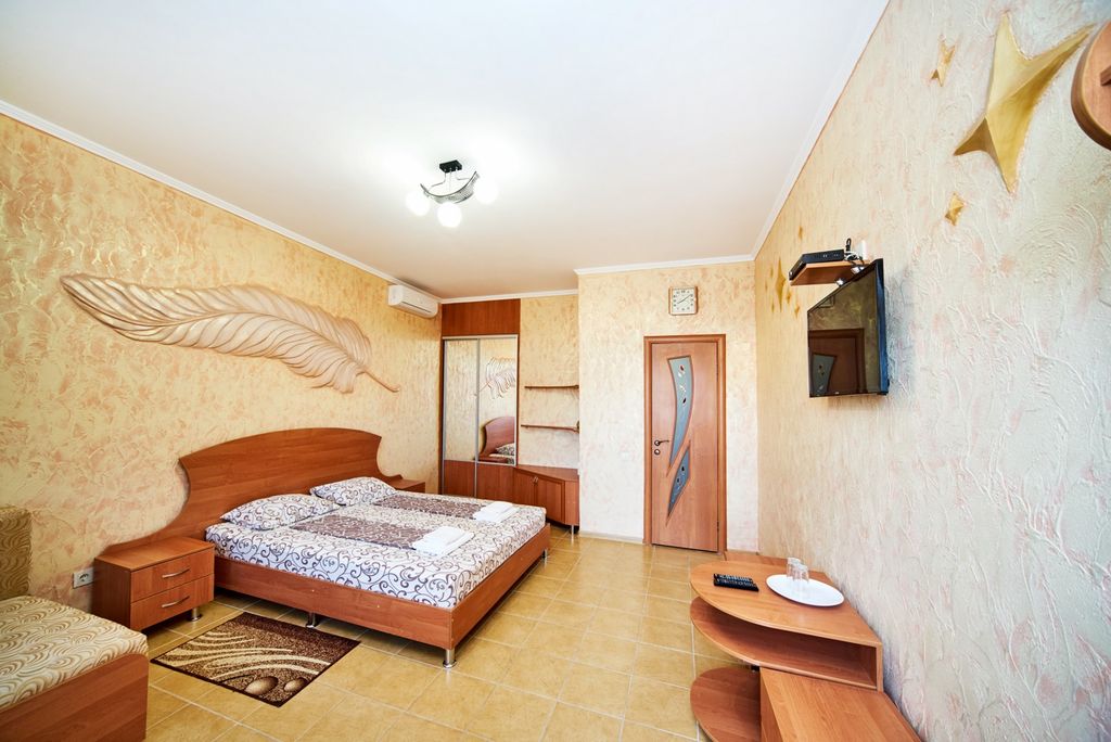 Семейный номер с видом на бассейн