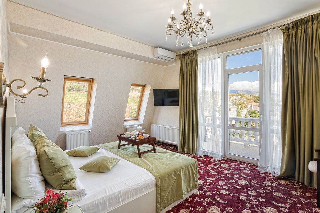 Апартаменты двухкомнатный люкс vip