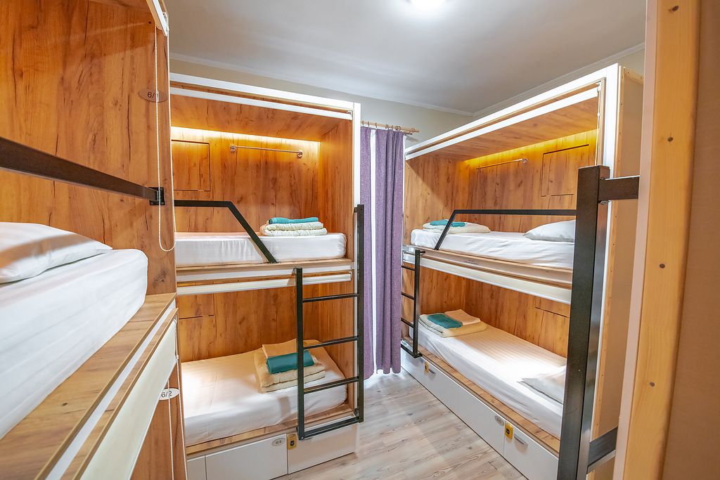 Многоместный мужской номер  койко-место в восьмиместном