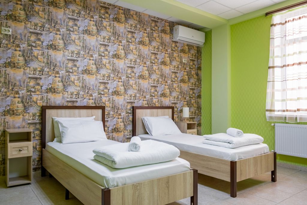 Двухместный номер с 2 отдельными кроватями с удобствами на этаже