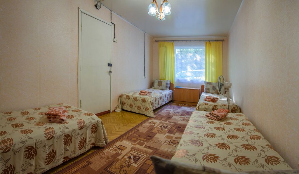 Семейный номер эконом с видом на лес