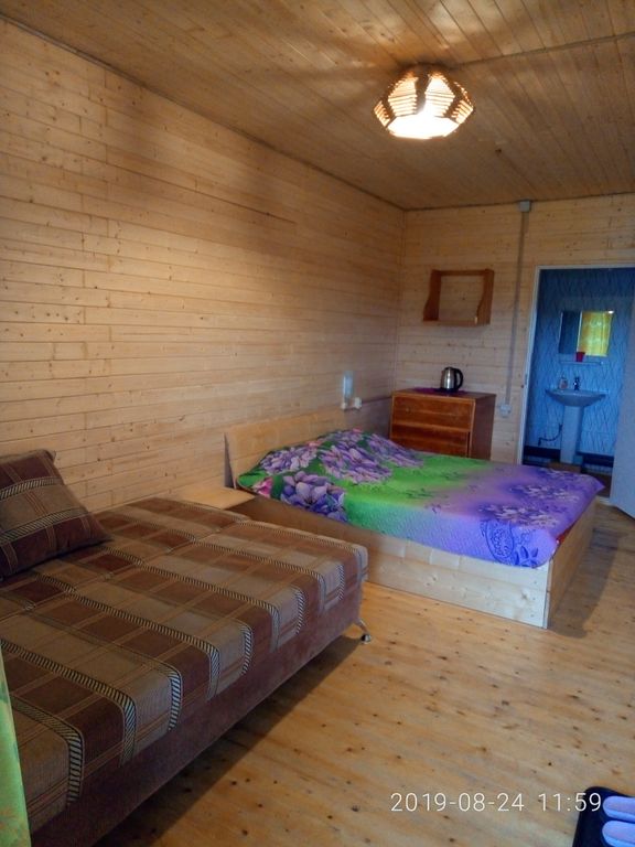 Четырёхместный номер с диваном-кроватью