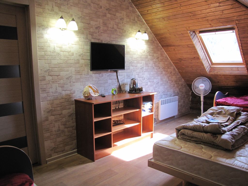 Четырёхместный номер В срубе мансардный У с видом на горы