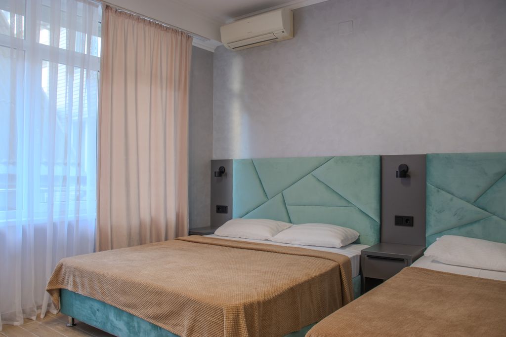 Двухместный номер с 1 кроватью стандарт с балконом во двор