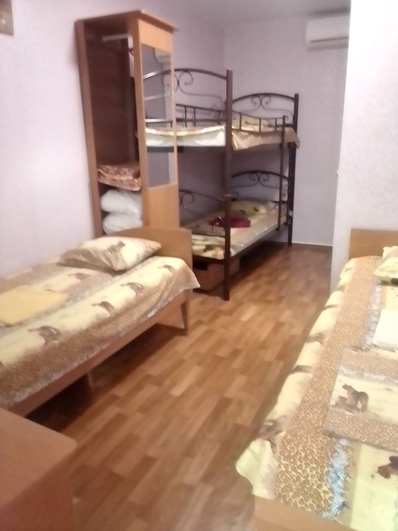 Четырёхместный номер с душем